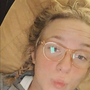 Meet your Posher, Abigail